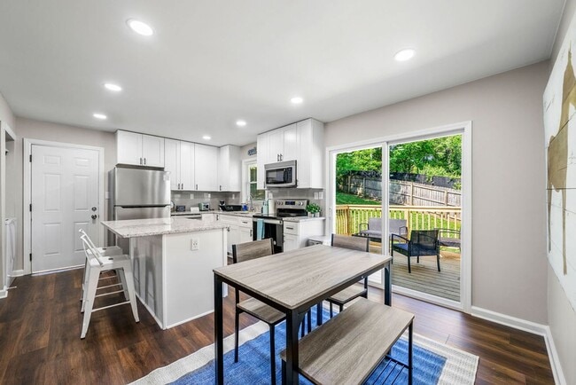 Building Photo - 6030 Wedgewood Dr SW