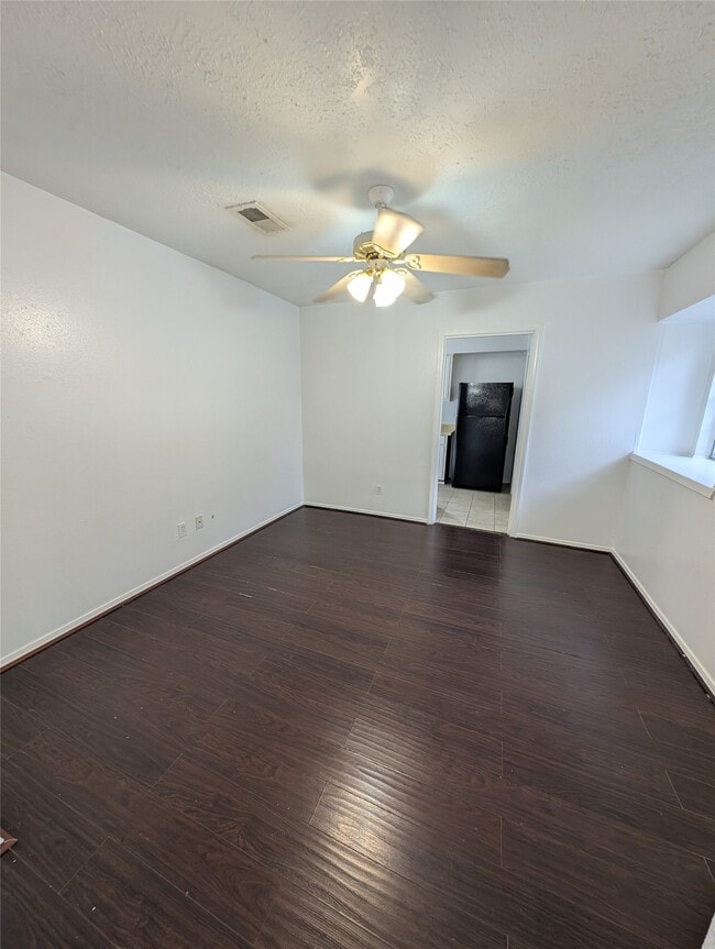 Building Photo - 8703 Collingsdale Rd