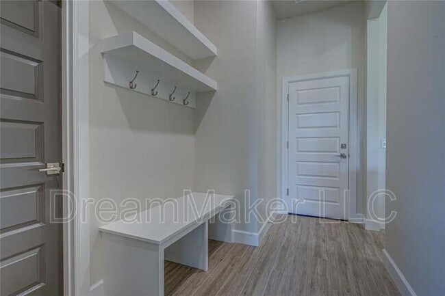 Building Photo - 207 Hope Ave