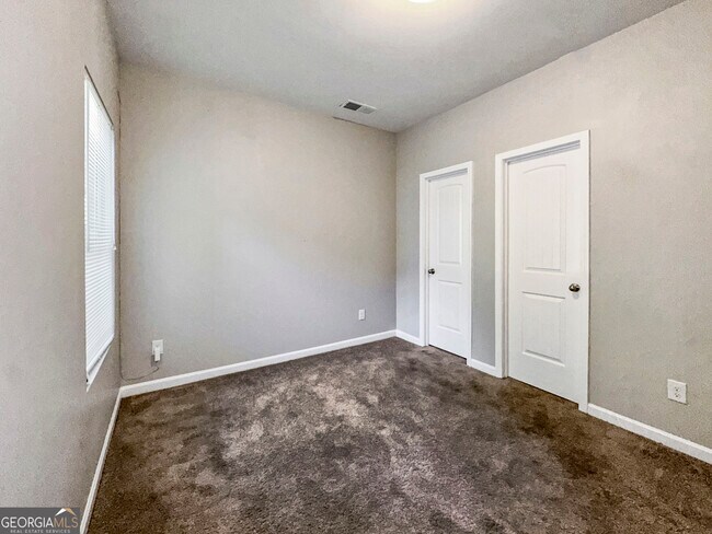 Building Photo - 212 Daisy Cir