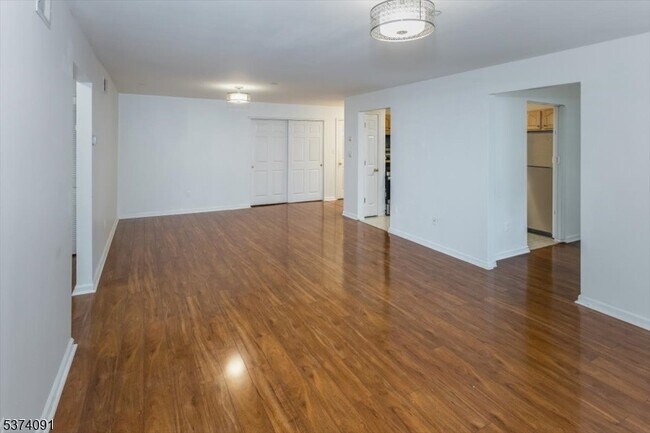 Building Photo - 34 Maple Ln