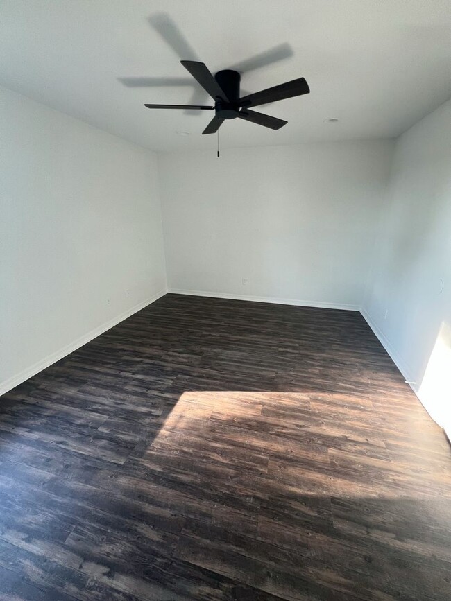 Building Photo - 2 MONTHS FREE- LAMINATED FLOOR 2/2 CONDO! ...