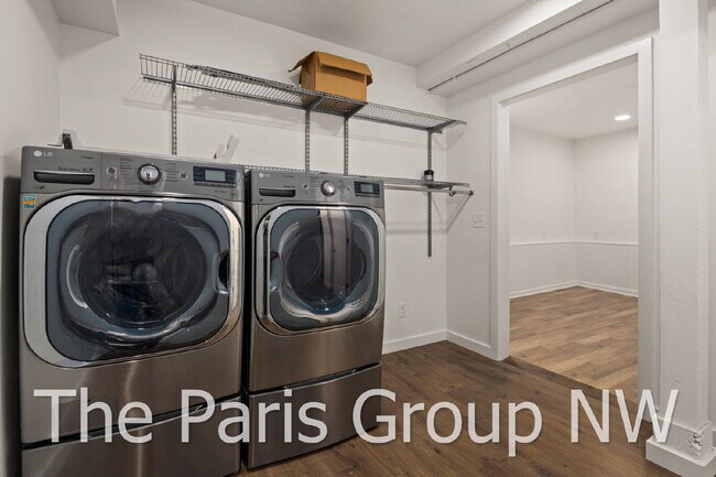Building Photo - Delightful Magnolia 4br Remodel * Walkable Salmon Bay Location, Central Yet Quiet