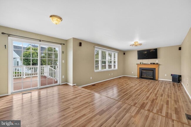 Building Photo - 33 Wild Rose Dr