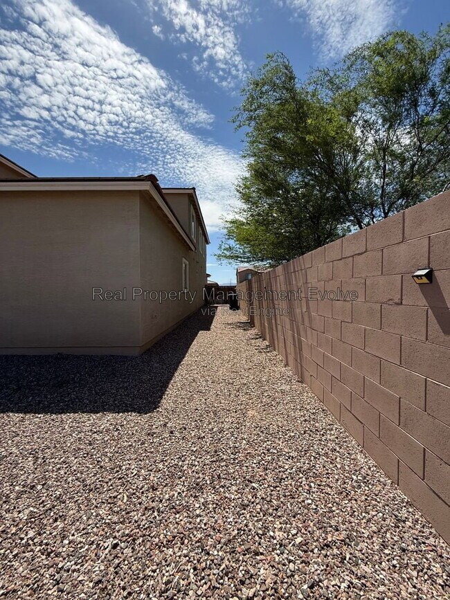 Building Photo - 5352 W Farmhand Dr