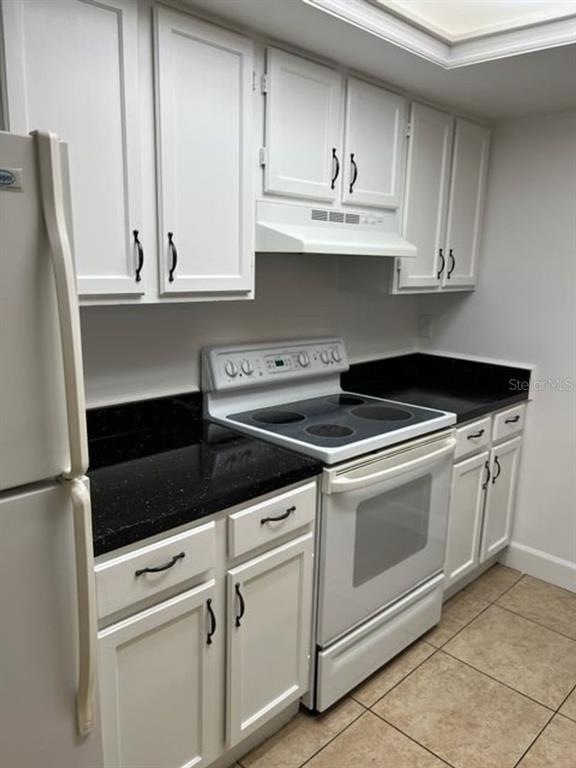 Building Photo - 5745 SW 10th Pl