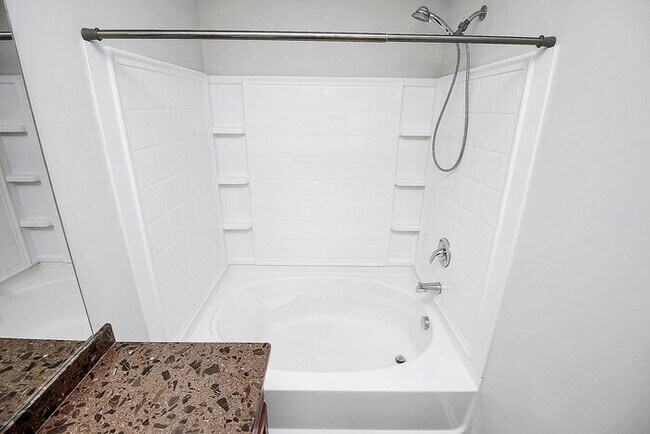 Building Photo - 2BD/2.5BA Townhome w/ ADDITIONAL LOFT in Market Street at Cedar Walk!