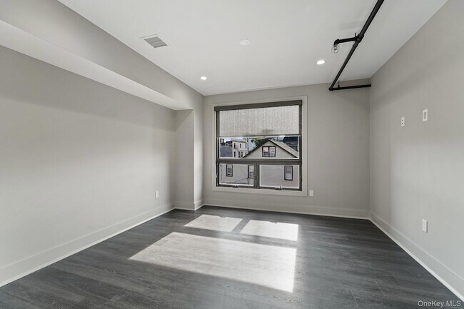 Building Photo - 172 E Prospect Ave