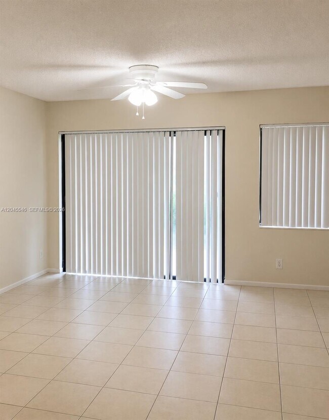 Building Photo - 9999 Summerbreeze Dr
