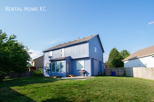 Building Photo - Large 2-Story w/finished basement + fence ...