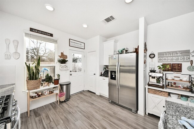 Building Photo - 25928 Chicory Dr