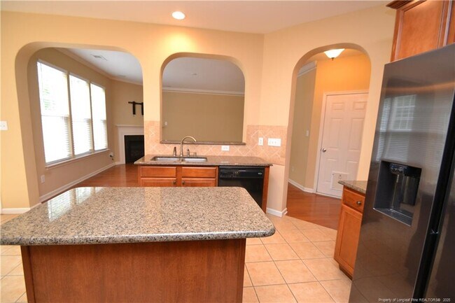 Building Photo - 118 Brookview St