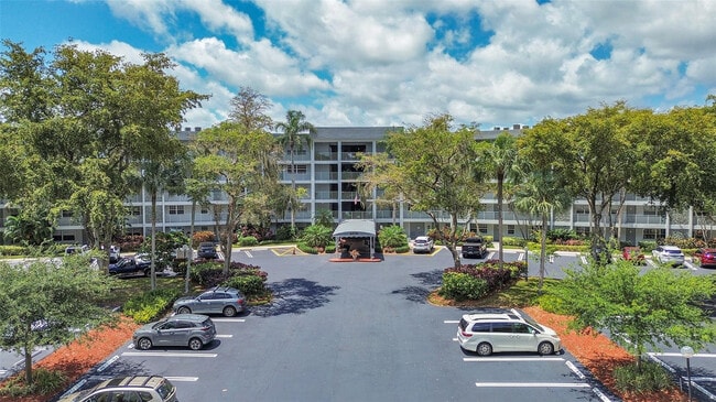 Building Photo - 4020 W Palm Aire Dr