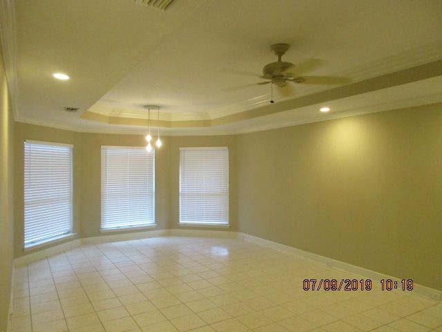 Building Photo - Lovely Queens Harbor Home with Dock