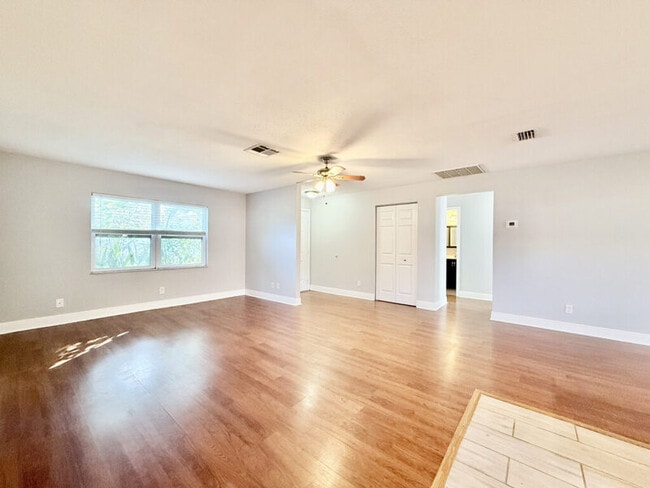 Building Photo - 6475 Cedarbrook Dr