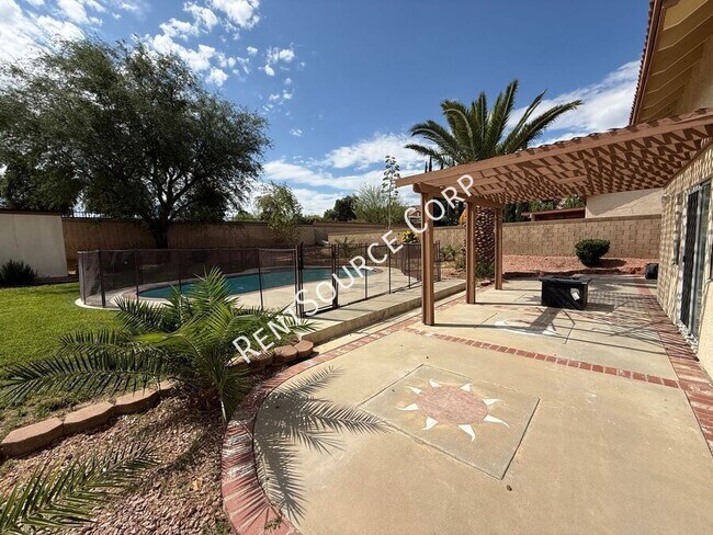 Building Photo - 40270 Homeridge Dr