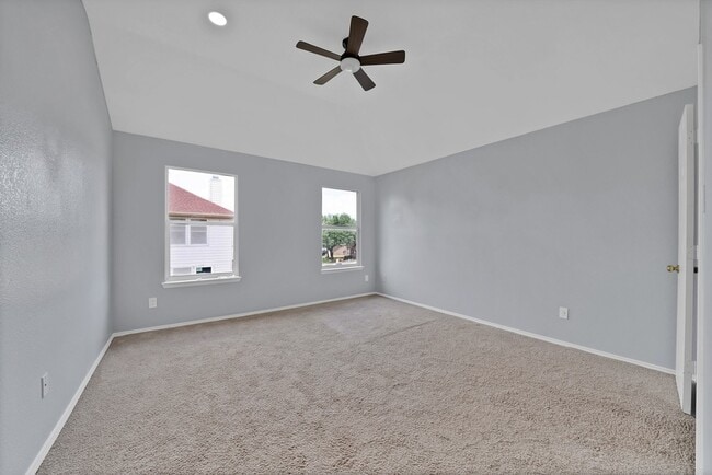 Building Photo - 137 Heritage Dr