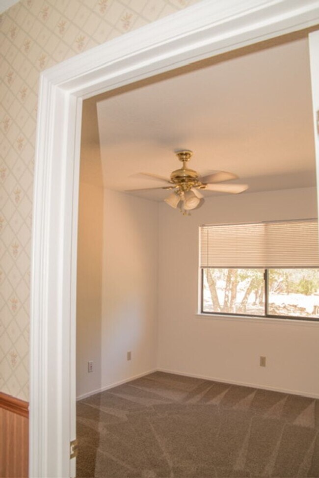 Building Photo - 16320 Loretta Ln