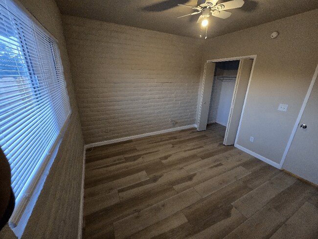 Building Photo - 1609 N Louis Ln