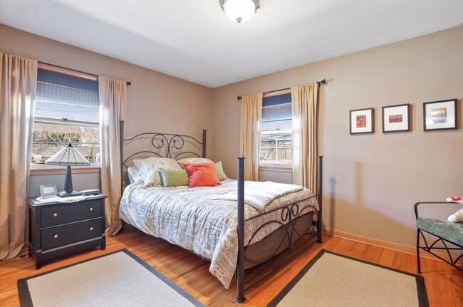 Building Photo - Amazing 4-Bedroom Retreat with 2 Full Baths and 2400 Sq Ft of Space in Minneapolis. 9/1