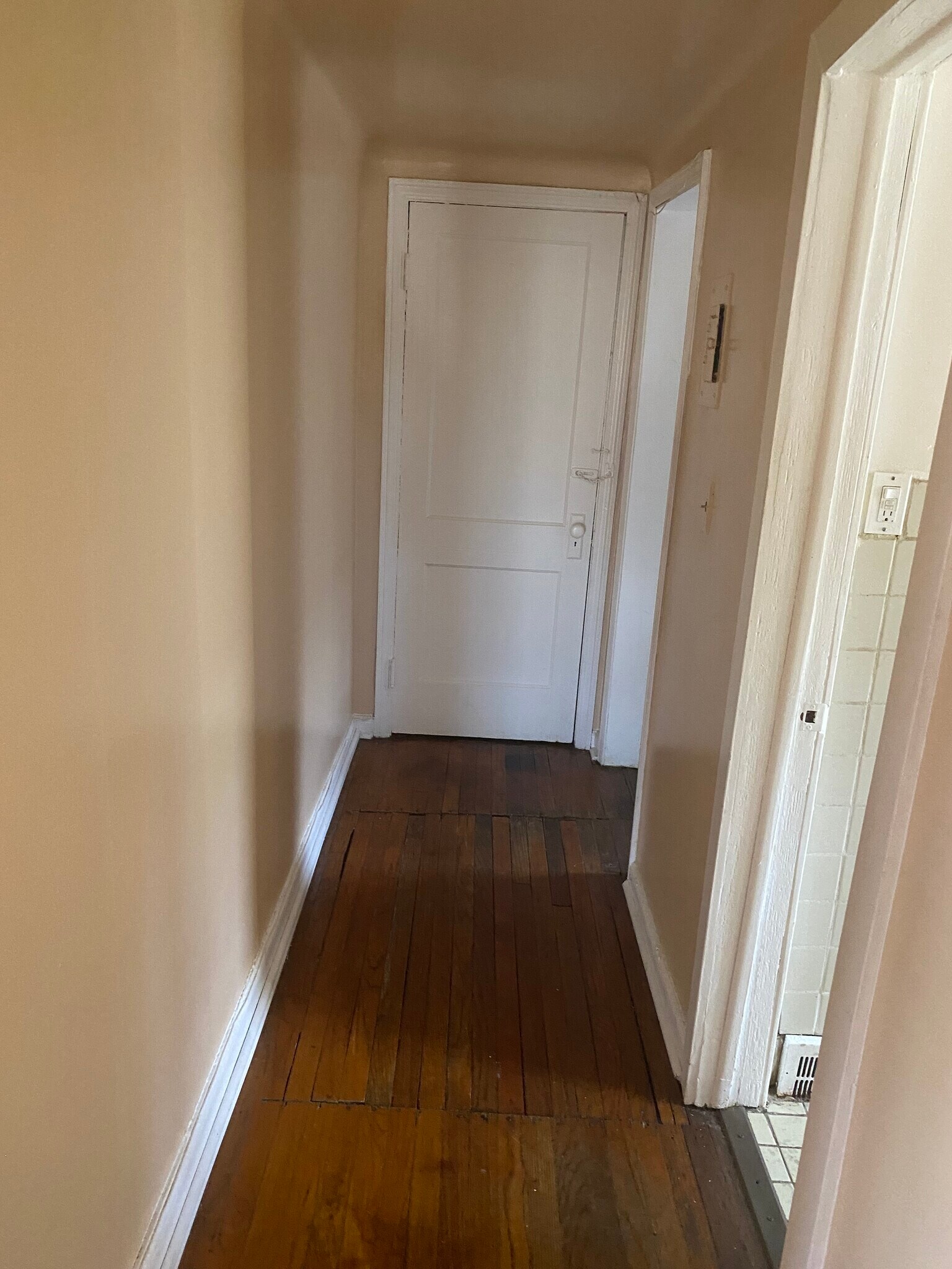 Building Photo - 5134 Caniff Ave