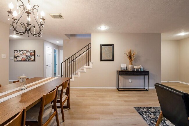 Building Photo - 6711 Seminole Lodge Ln