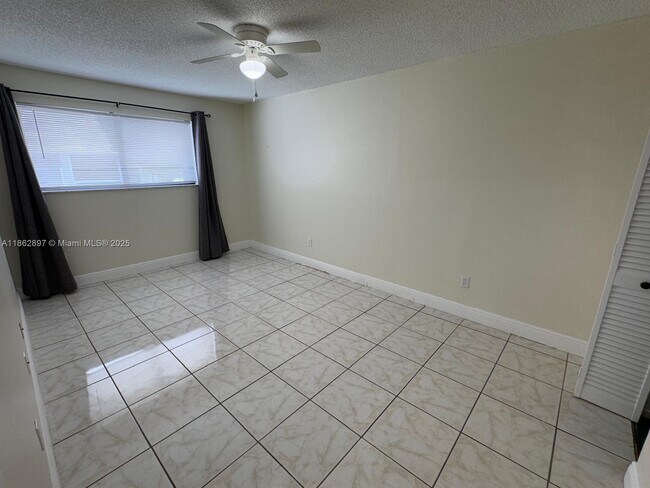 Building Photo - 9707 Hammocks Blvd