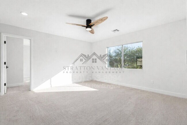 Building Photo - 1005 E Stirrup Ln