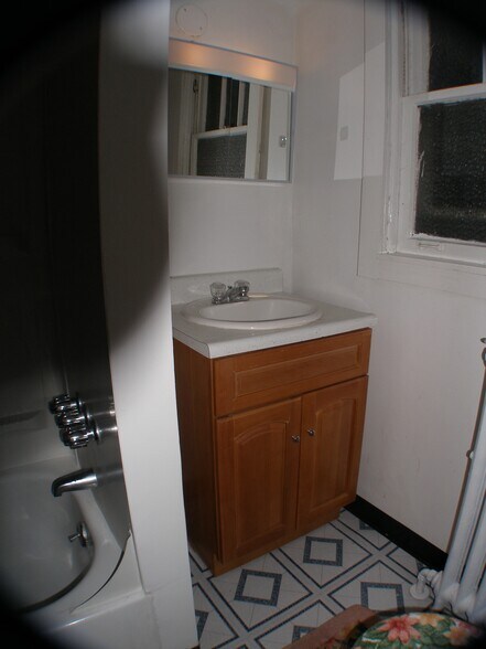Building Photo - 2201 Pittock St