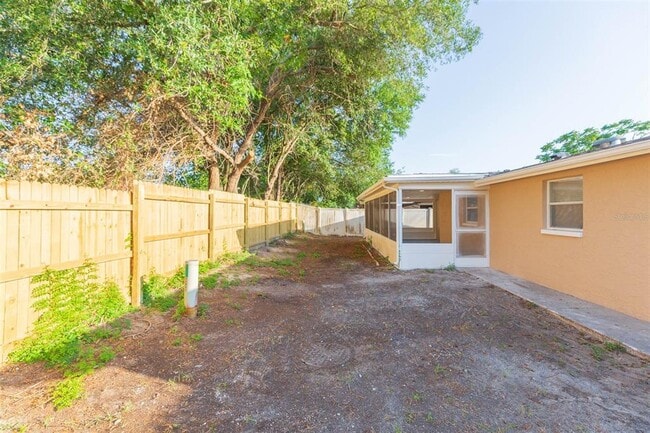 Building Photo - 11034 Tamarix Ave