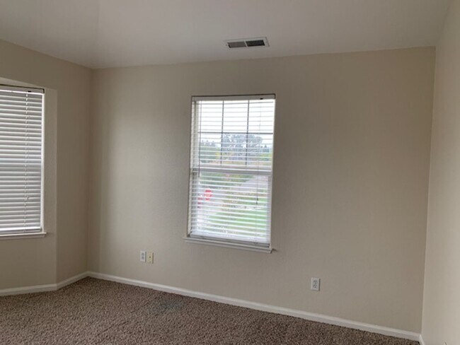 Building Photo - ~4 Bedroom 2.5 Bath House ~ Includes Water & has Solar ~ Huge Savings on Utilities ~