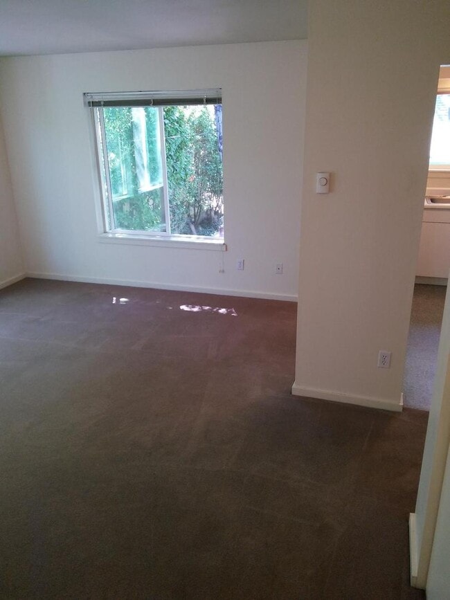 Building Photo - (560) 21st Street Duplex - 2 Bedroom / 2 Bathroom