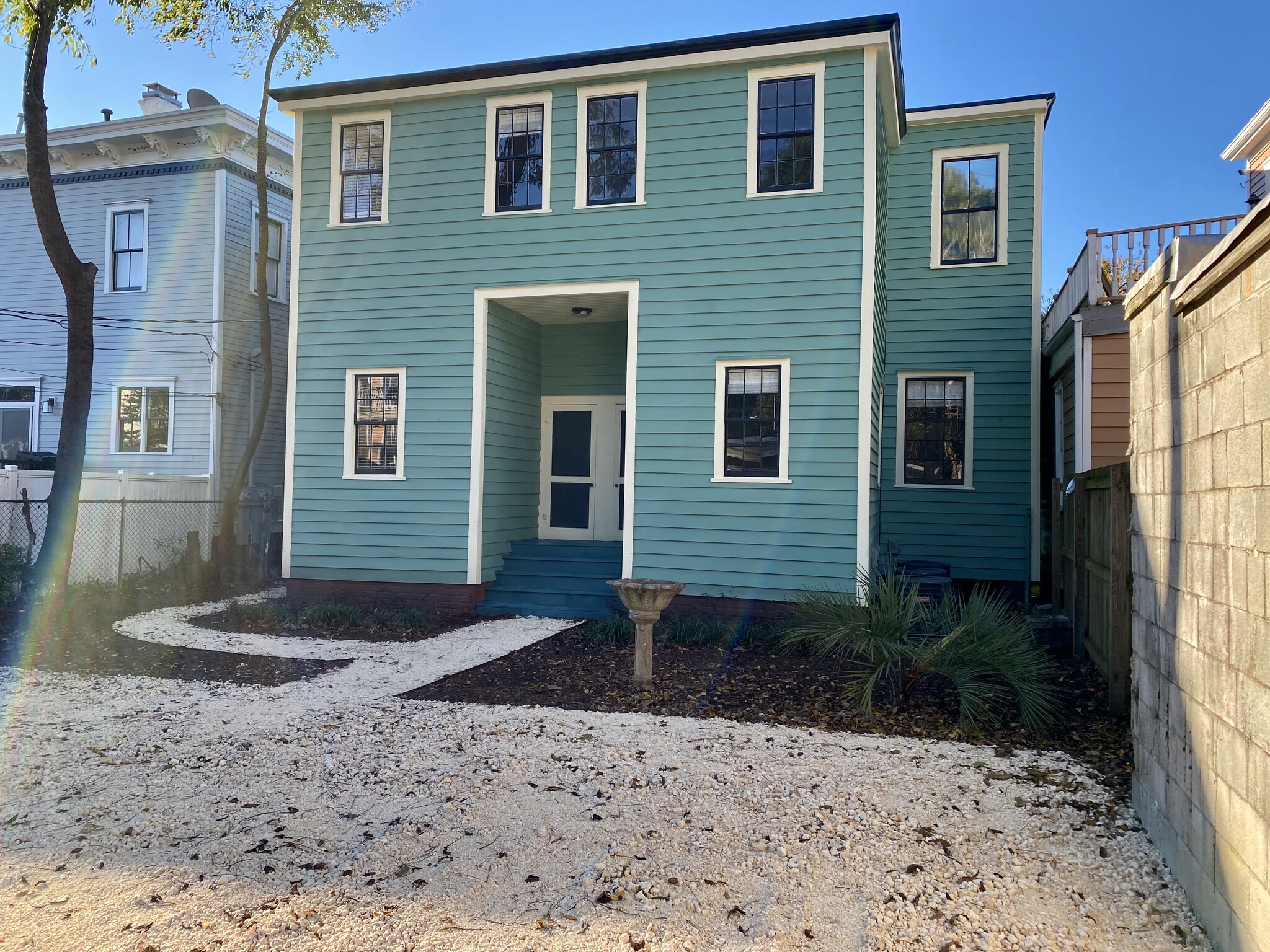 Courtyard & off street parking - 120 W Duffy St
