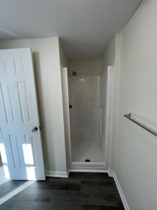 Building Photo - 930 Sparta Dr