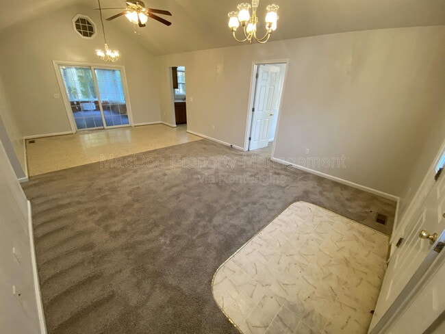 Building Photo - 211 Cedar Ridge Dr