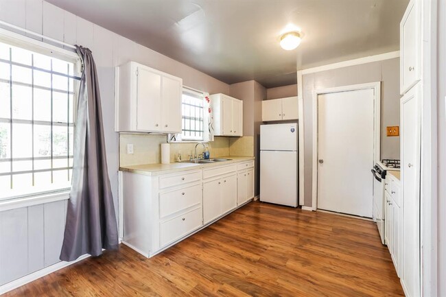 Building Photo - 7730 Darnay Dr
