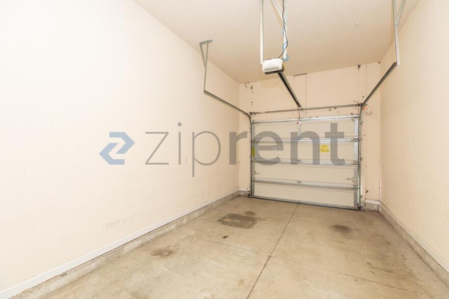 Building Photo - Unit 112