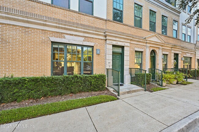 Building Photo - 1661 Riverside Ave