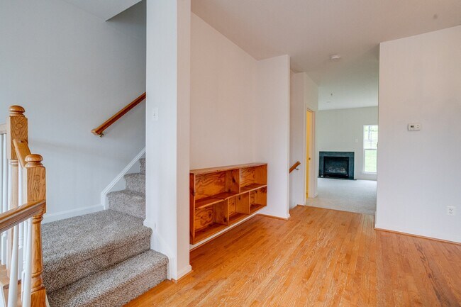 Building Photo - 103 Buttonwood Ct
