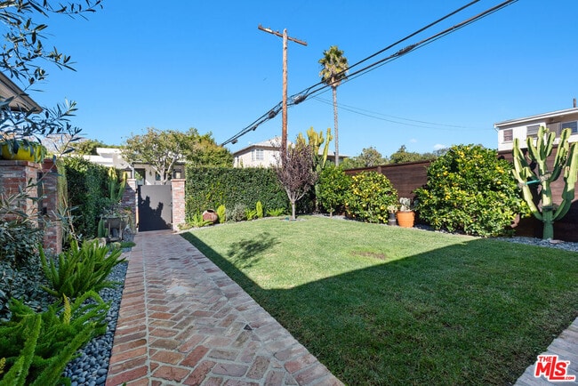 Building Photo - 11314 Homedale St