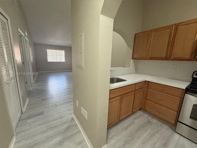 Building Photo - 2911 SE 13th Rd