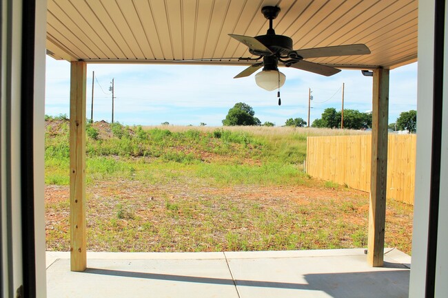 Building Photo - 254 Azalea Dr