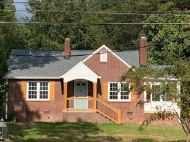 Building Photo - 659 E Main St