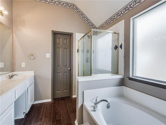 Building Photo - 1521 Broadmoor Dr