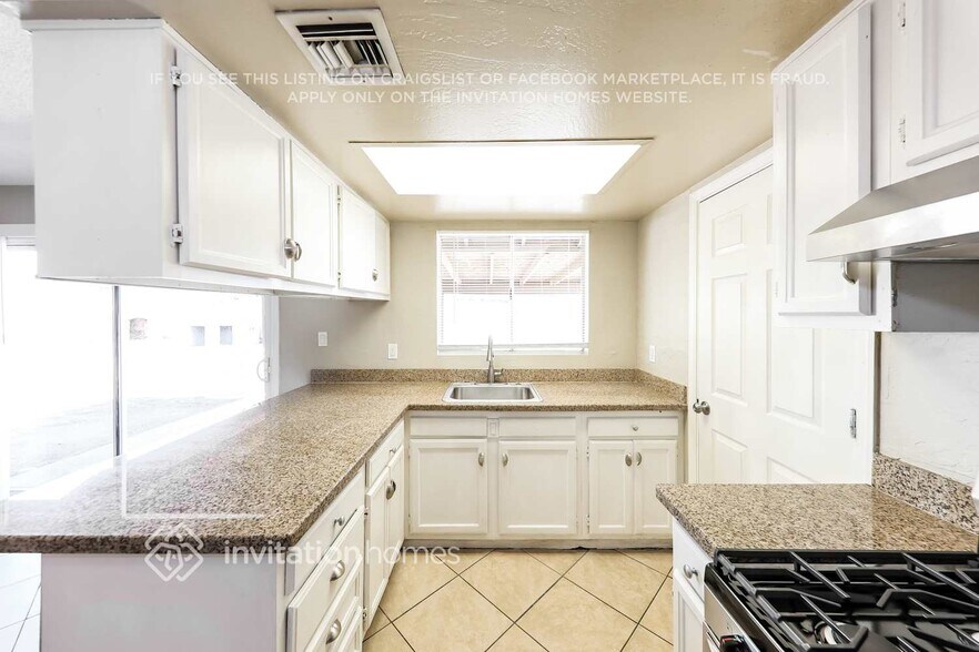 Building Photo - 18401 N 17th Ave