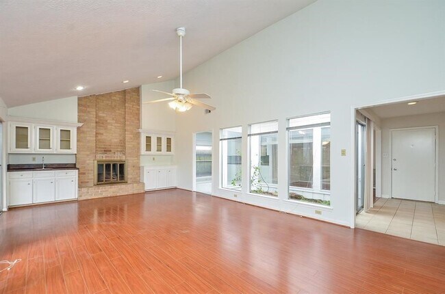 Building Photo - 15815 Boulder Oaks Dr