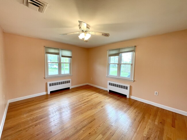 Building Photo - 25 Lindy Ln