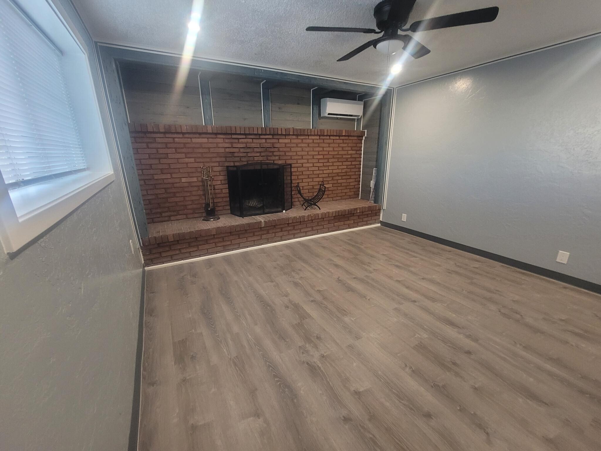 Living Room - 1034 Bulloch Cir