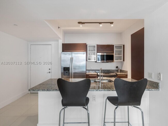 Building Photo - 950 Brickell Bay Dr