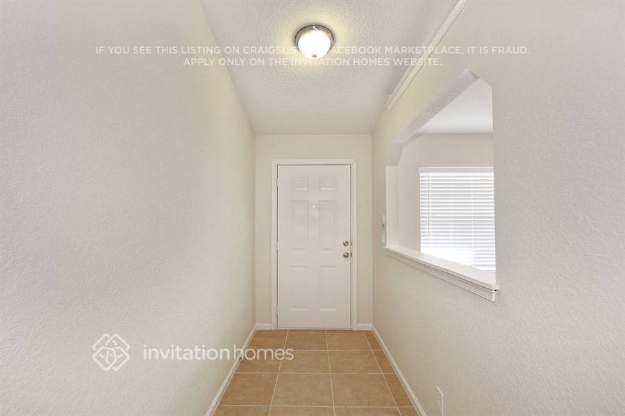Building Photo - 260 La Mancha Ave